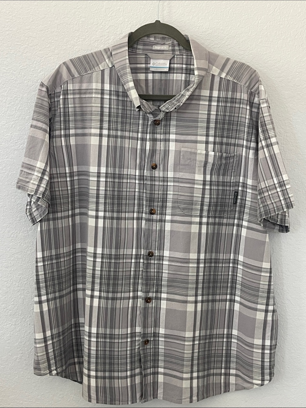 Columbia Men’s XL Gray Plaid Short Sleeve Button Down Stretch Shirt